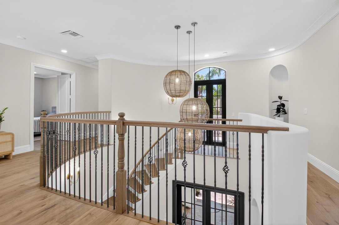 Под контрактом: $3,299,000 (6 спален, 6 ванн, 5818 Квадратных фут)