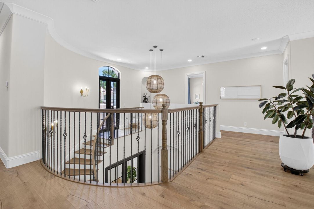 Под контрактом: $3,299,000 (6 спален, 6 ванн, 5818 Квадратных фут)