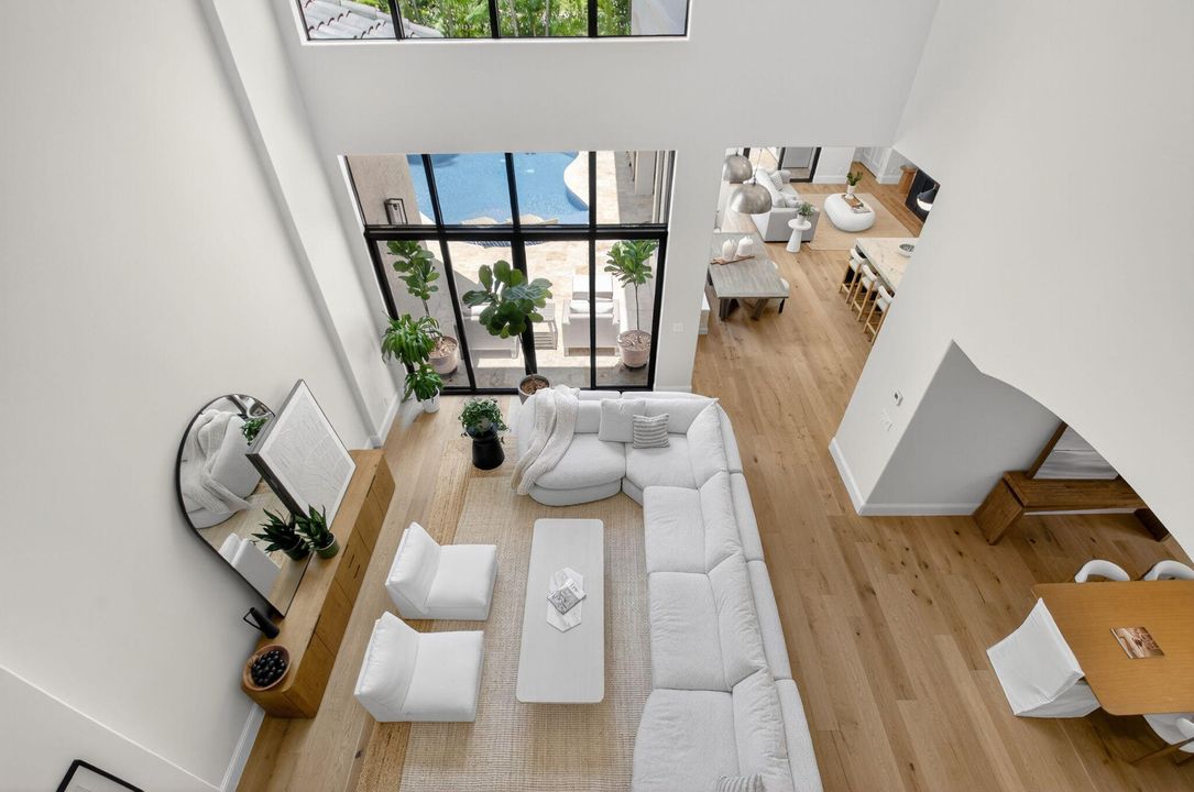 Под контрактом: $3,299,000 (6 спален, 6 ванн, 5818 Квадратных фут)