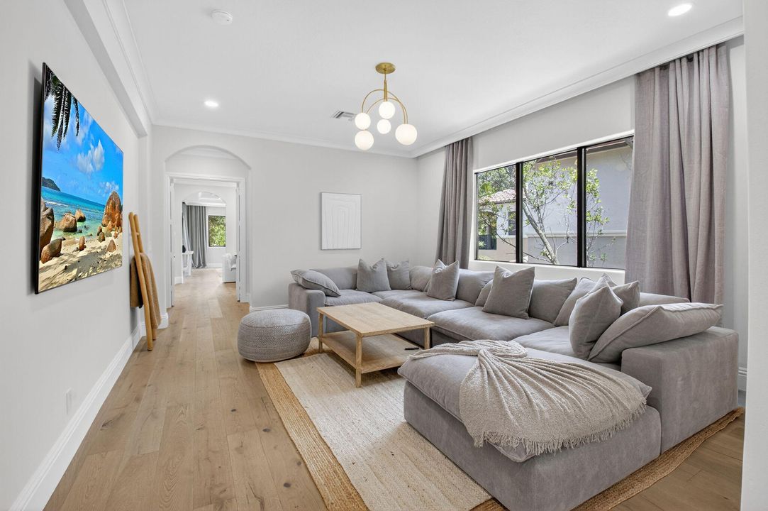 Под контрактом: $3,299,000 (6 спален, 6 ванн, 5818 Квадратных фут)