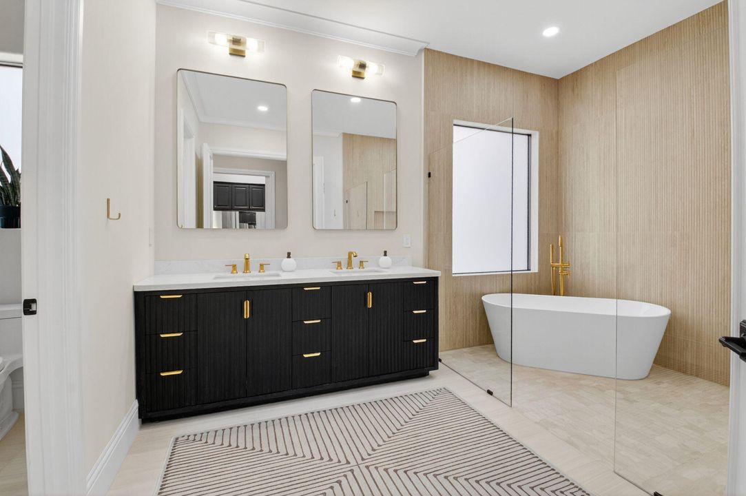 Под контрактом: $3,299,000 (6 спален, 6 ванн, 5818 Квадратных фут)