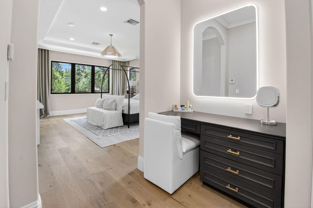 Под контрактом: $3,299,000 (6 спален, 6 ванн, 5818 Квадратных фут)