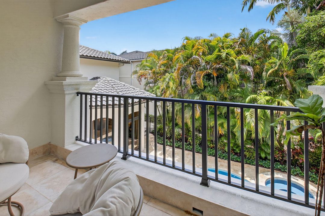 Под контрактом: $3,299,000 (6 спален, 6 ванн, 5818 Квадратных фут)