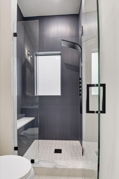 Под контрактом: $3,299,000 (6 спален, 6 ванн, 5818 Квадратных фут)