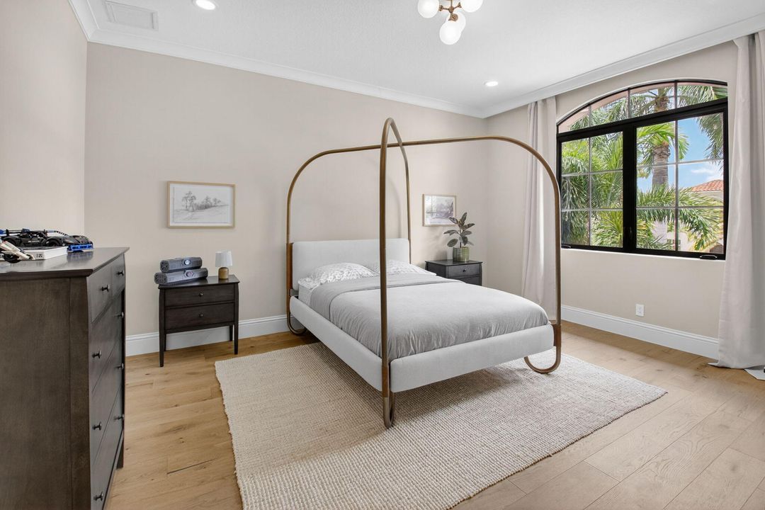 Под контрактом: $3,299,000 (6 спален, 6 ванн, 5818 Квадратных фут)