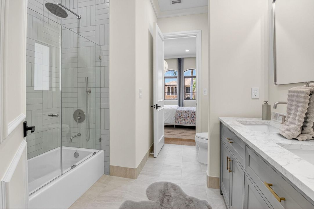 Под контрактом: $3,299,000 (6 спален, 6 ванн, 5818 Квадратных фут)