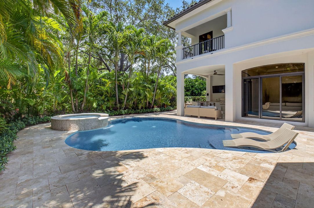 Под контрактом: $3,299,000 (6 спален, 6 ванн, 5818 Квадратных фут)