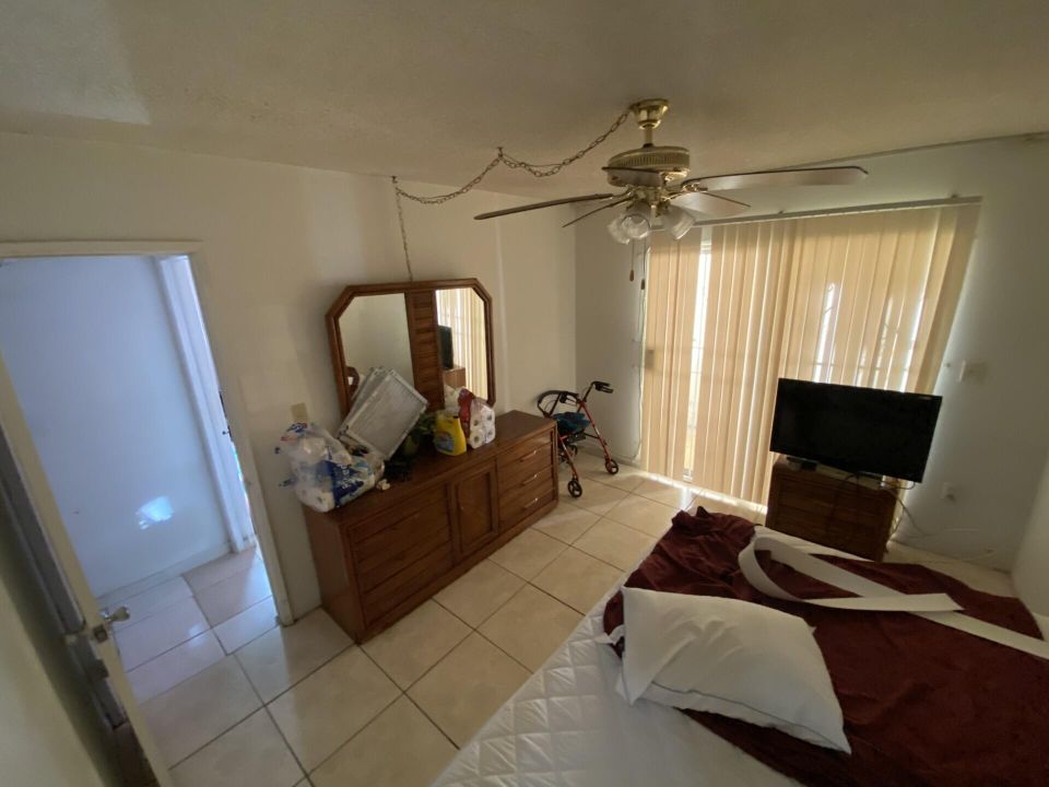 For Sale: $130,000 (2 beds, 2 baths, 902 Square Feet)
