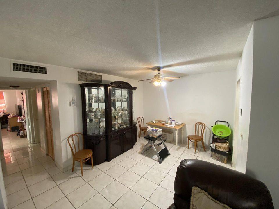 For Sale: $130,000 (2 beds, 2 baths, 902 Square Feet)