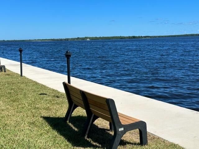 待售: $315,000 (2 贝兹, 2 浴室, 920 平方英尺)