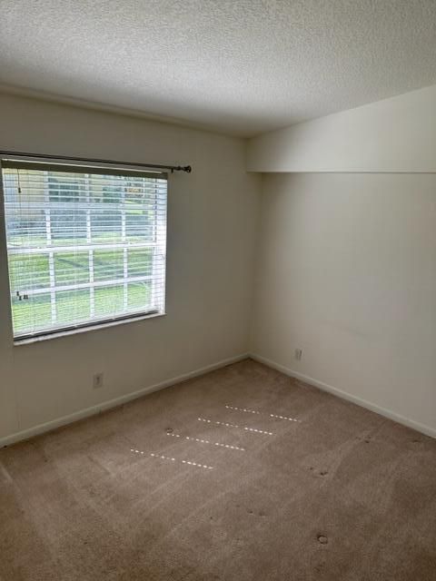 待售: $315,000 (2 贝兹, 2 浴室, 920 平方英尺)