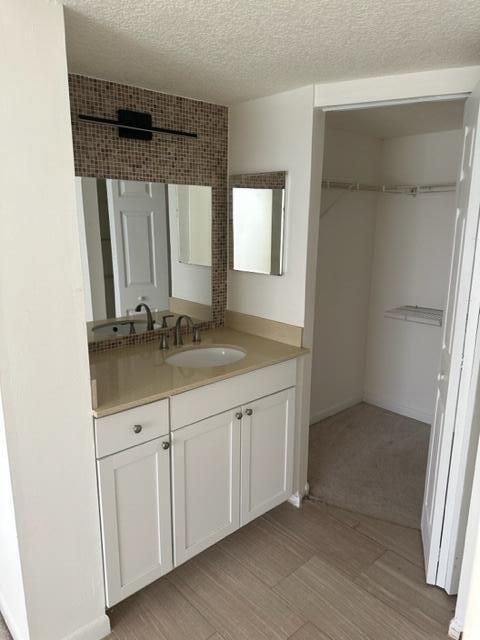 待售: $315,000 (2 贝兹, 2 浴室, 920 平方英尺)