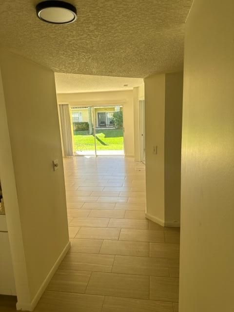 待售: $315,000 (2 贝兹, 2 浴室, 920 平方英尺)