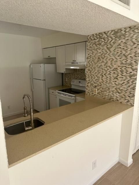 待售: $315,000 (2 贝兹, 2 浴室, 920 平方英尺)