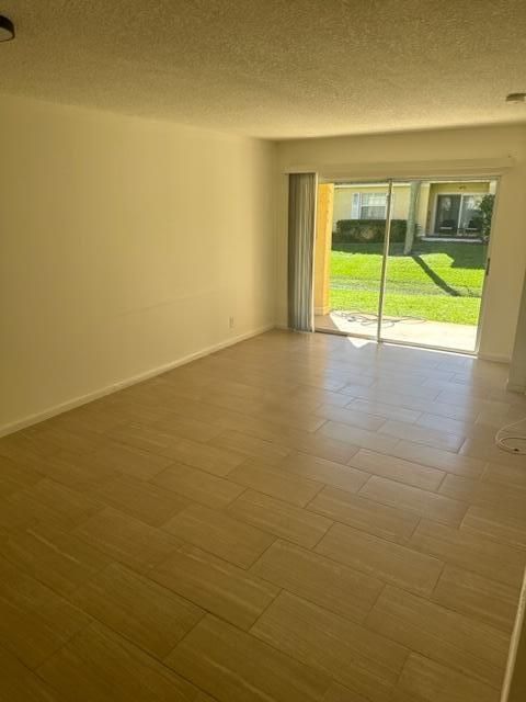 待售: $315,000 (2 贝兹, 2 浴室, 920 平方英尺)