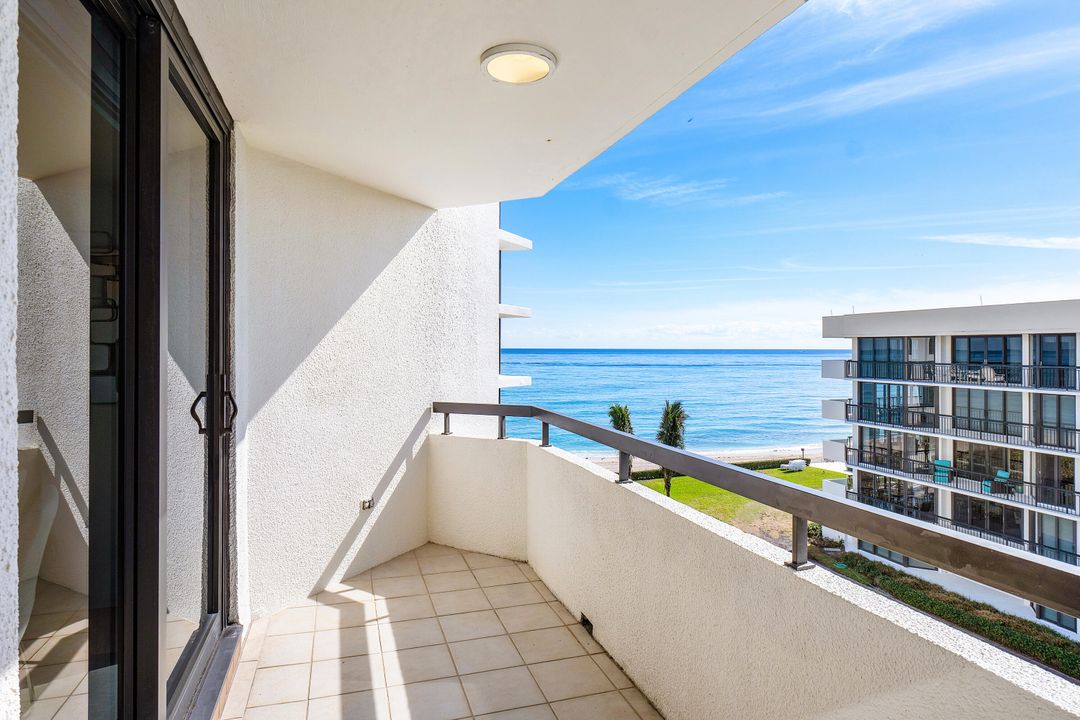 Active With Contract: $1,395,000 (2 beds, 2 baths, 2497 Square Feet)