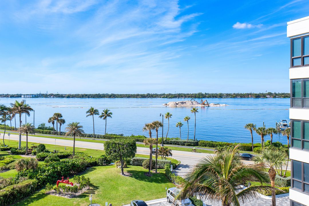 Active With Contract: $1,395,000 (2 beds, 2 baths, 2497 Square Feet)