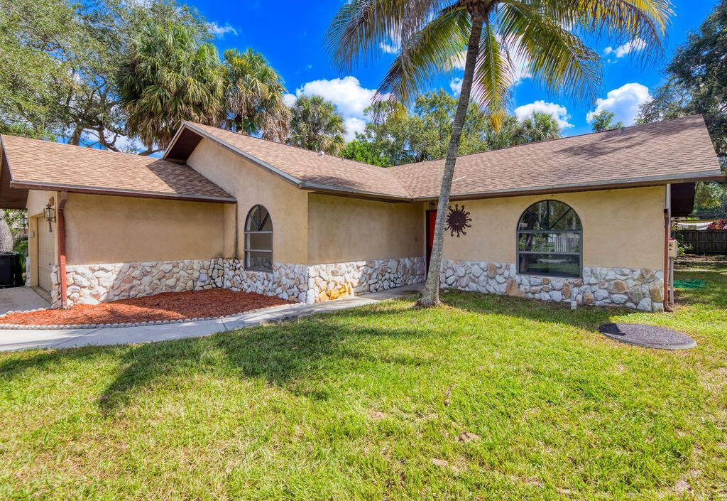 Active With Contract: $319,000 (3 beds, 2 baths, 1774 Square Feet)