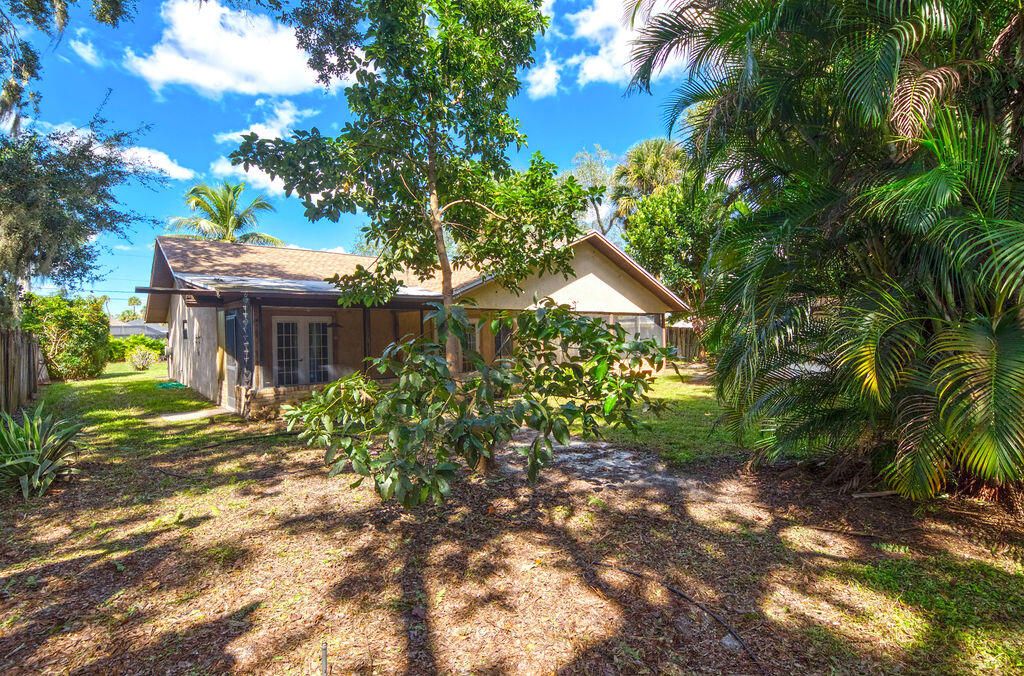 Active With Contract: $319,000 (3 beds, 2 baths, 1774 Square Feet)