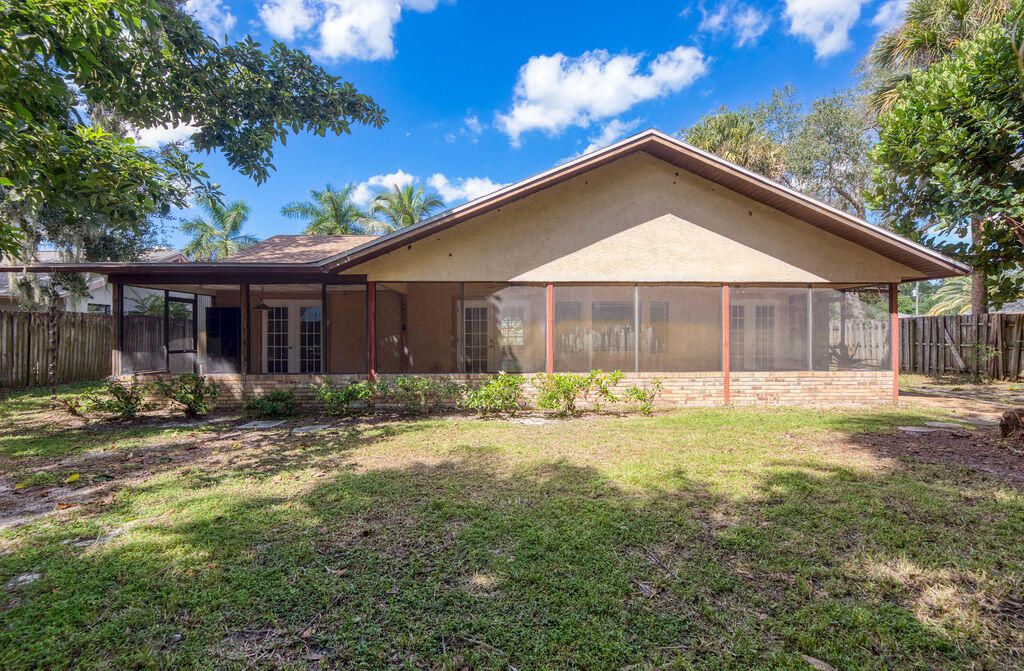 Active With Contract: $319,000 (3 beds, 2 baths, 1774 Square Feet)