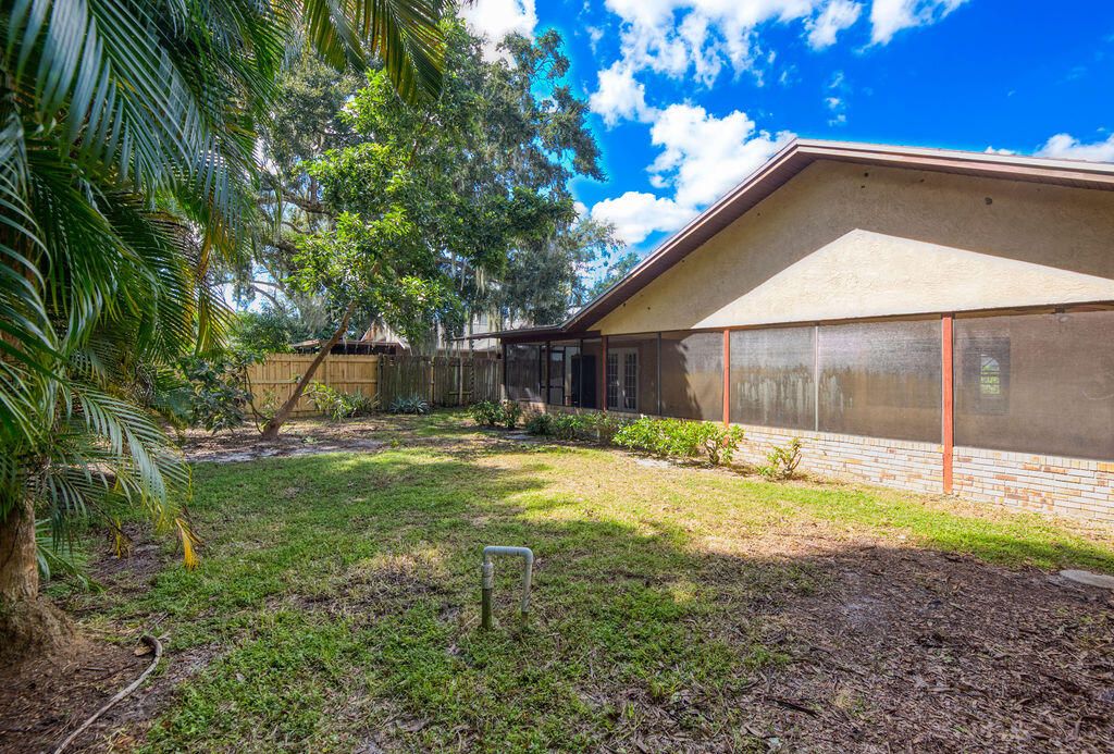 Active With Contract: $319,000 (3 beds, 2 baths, 1774 Square Feet)