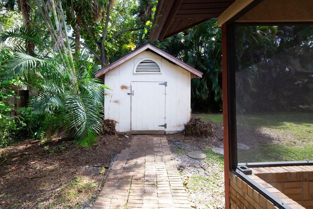 Active With Contract: $319,000 (3 beds, 2 baths, 1774 Square Feet)