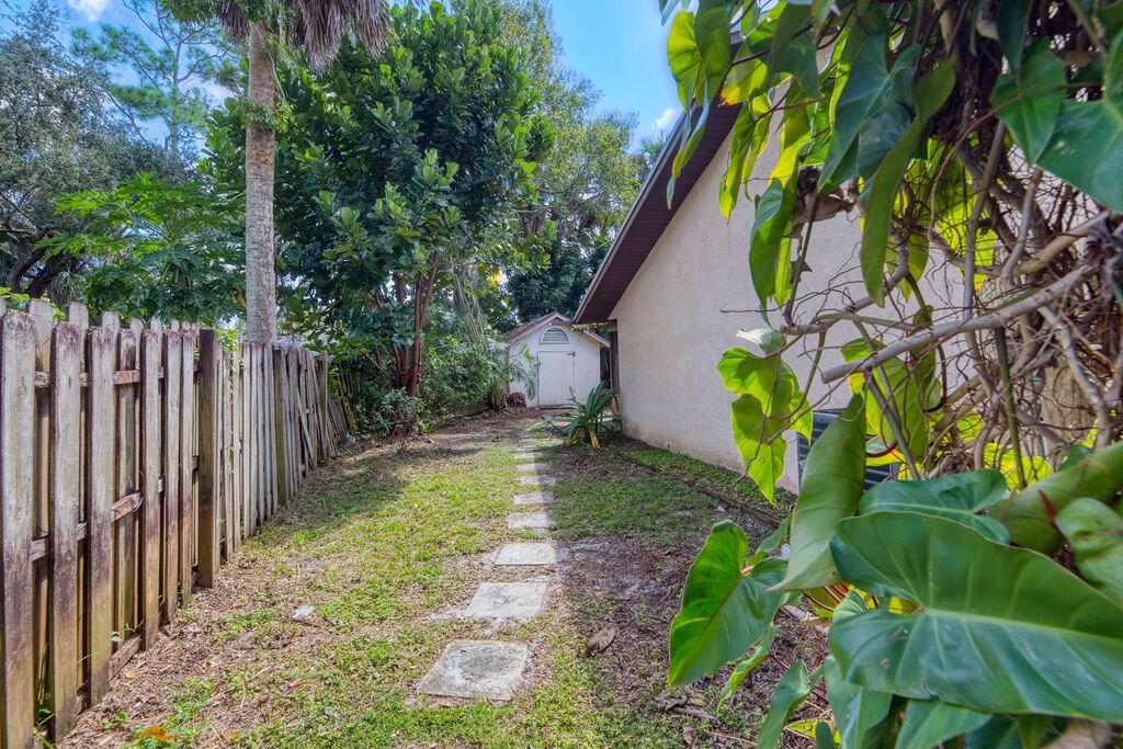 Active With Contract: $319,000 (3 beds, 2 baths, 1774 Square Feet)