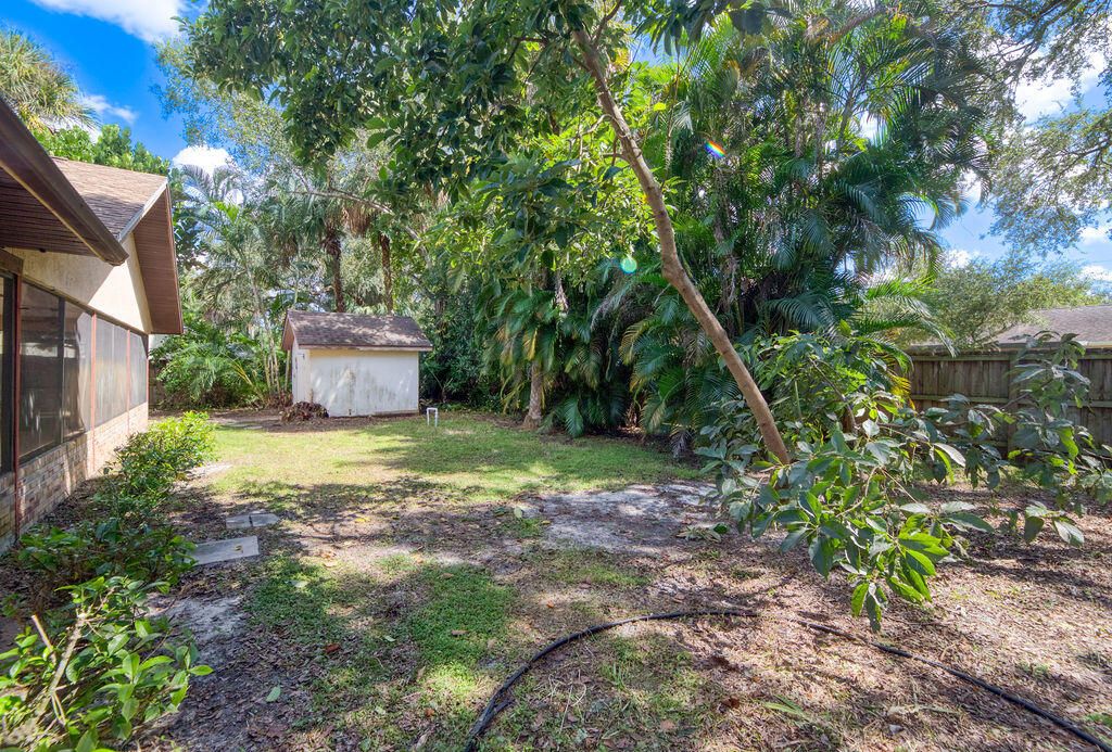 Active With Contract: $319,000 (3 beds, 2 baths, 1774 Square Feet)