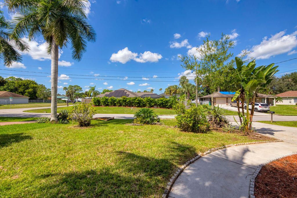 Active With Contract: $319,000 (3 beds, 2 baths, 1774 Square Feet)