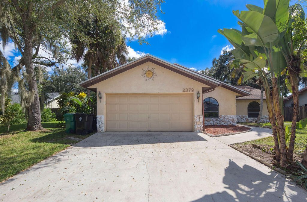 Active With Contract: $319,000 (3 beds, 2 baths, 1774 Square Feet)