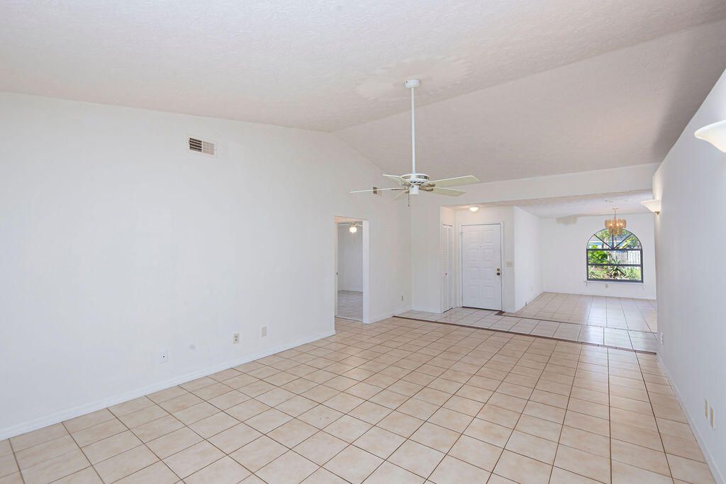 Active With Contract: $319,000 (3 beds, 2 baths, 1774 Square Feet)