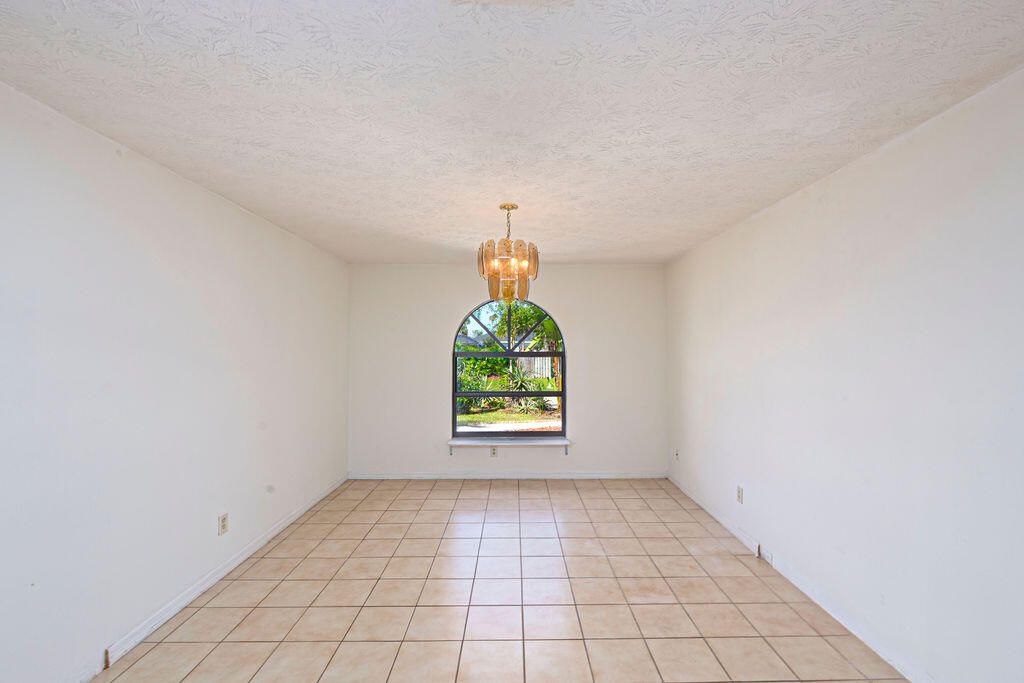 Active With Contract: $319,000 (3 beds, 2 baths, 1774 Square Feet)