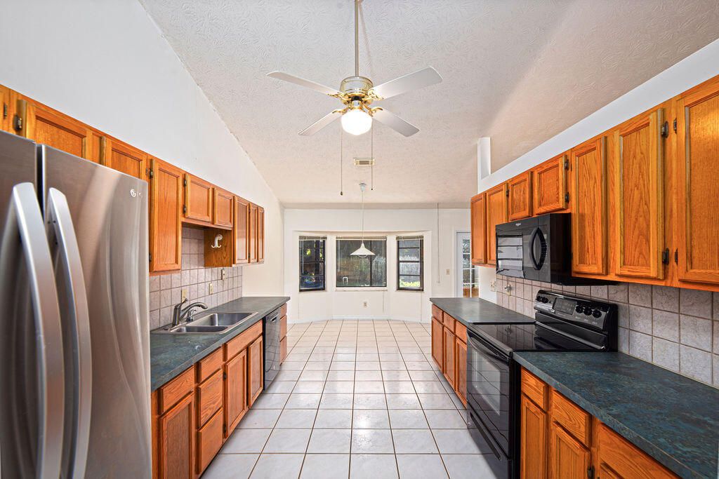 Active With Contract: $319,000 (3 beds, 2 baths, 1774 Square Feet)