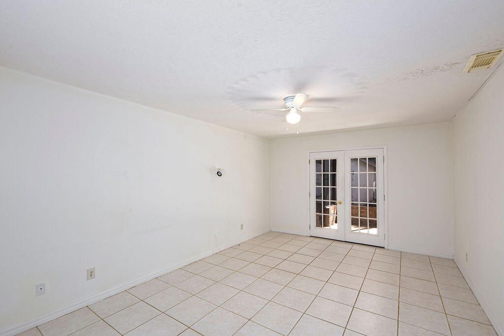 Active With Contract: $319,000 (3 beds, 2 baths, 1774 Square Feet)