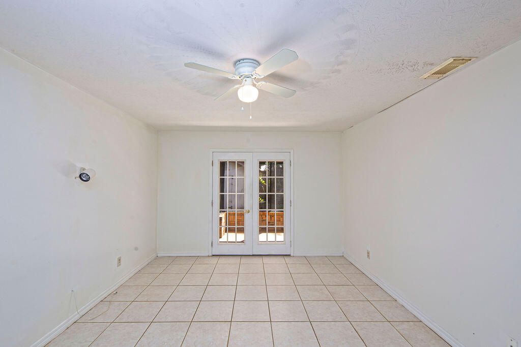 Active With Contract: $319,000 (3 beds, 2 baths, 1774 Square Feet)