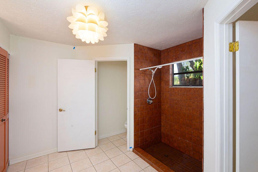 Active With Contract: $319,000 (3 beds, 2 baths, 1774 Square Feet)