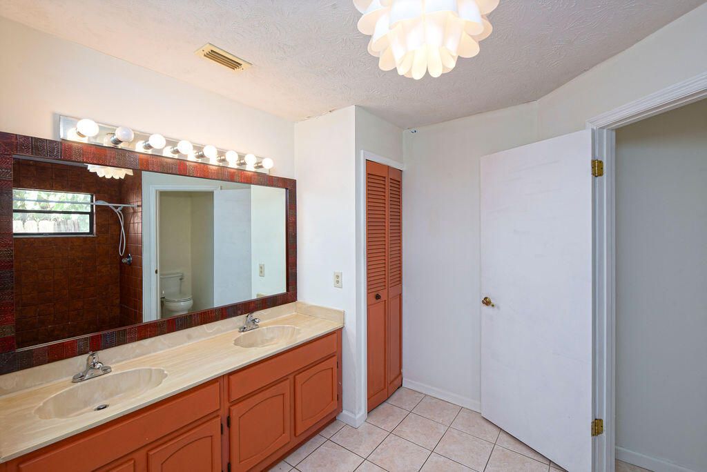 Active With Contract: $319,000 (3 beds, 2 baths, 1774 Square Feet)