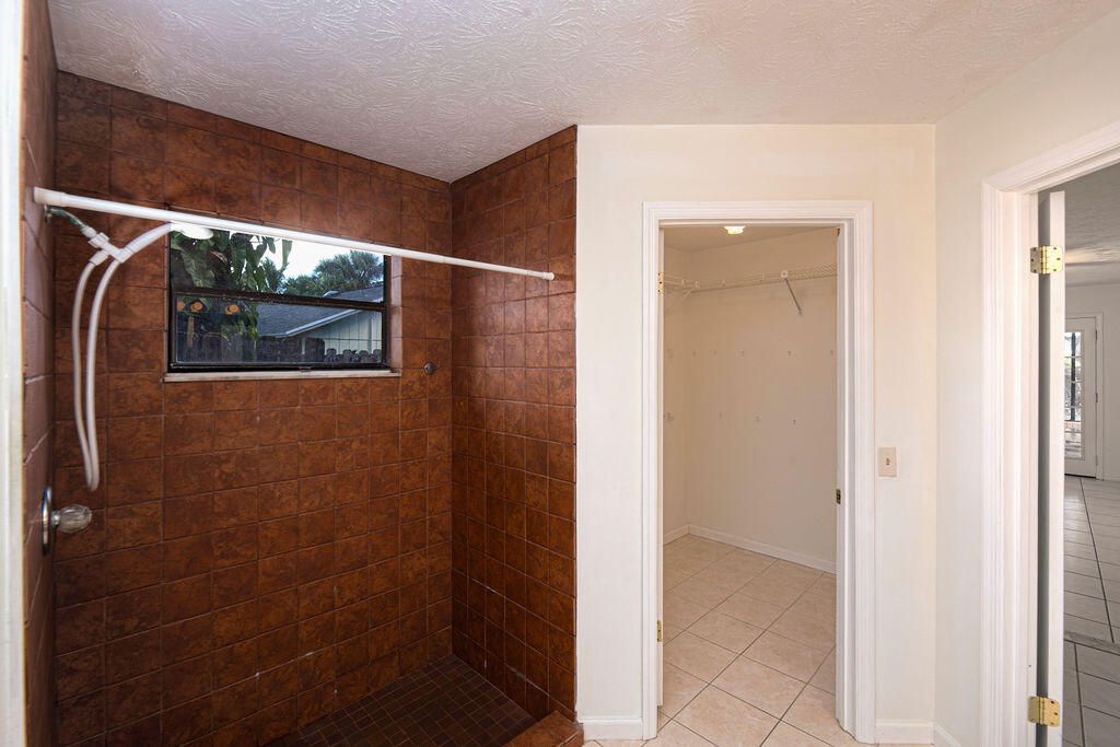 Active With Contract: $319,000 (3 beds, 2 baths, 1774 Square Feet)