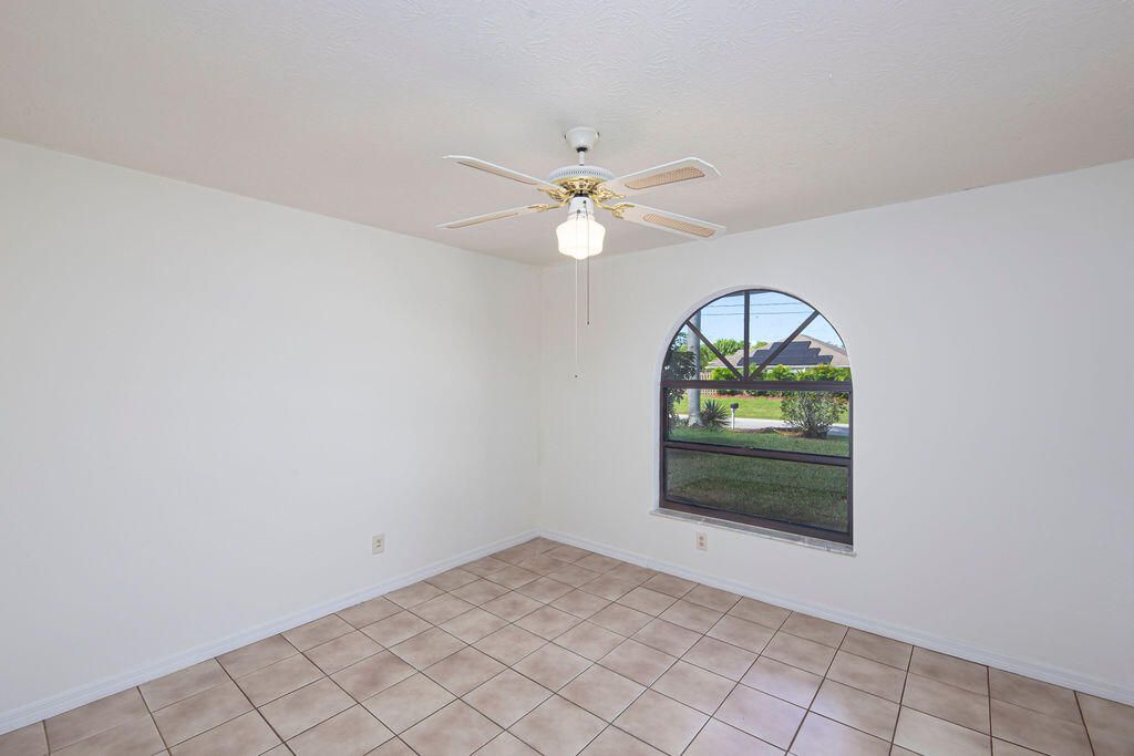 Active With Contract: $319,000 (3 beds, 2 baths, 1774 Square Feet)