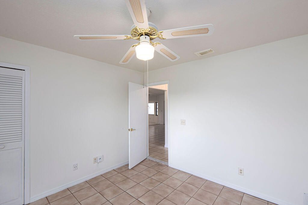 Active With Contract: $319,000 (3 beds, 2 baths, 1774 Square Feet)