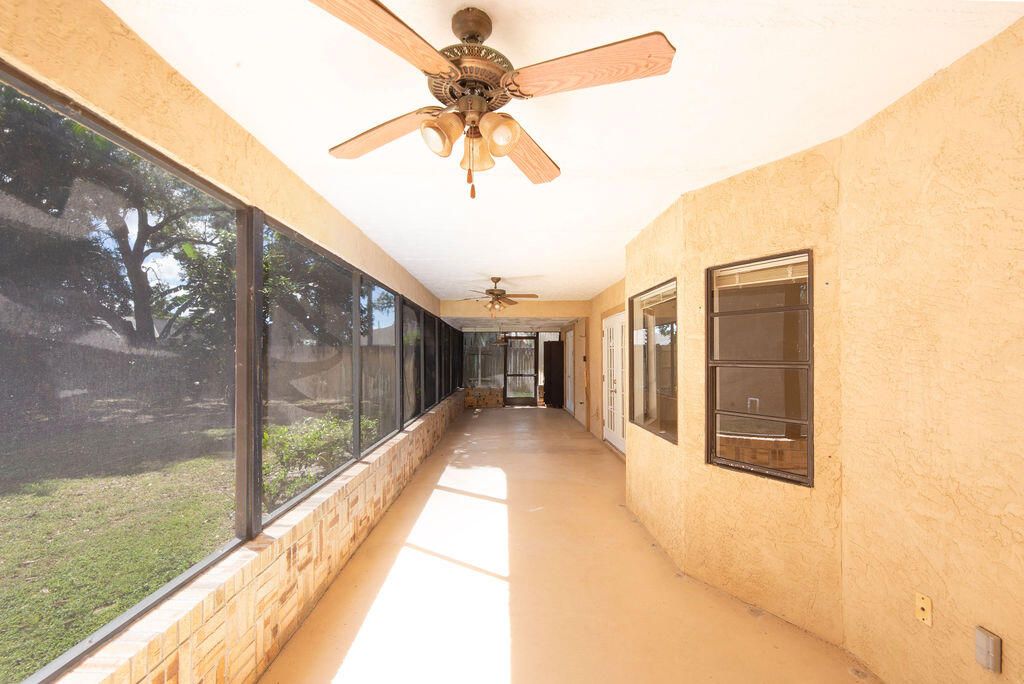 Active With Contract: $319,000 (3 beds, 2 baths, 1774 Square Feet)