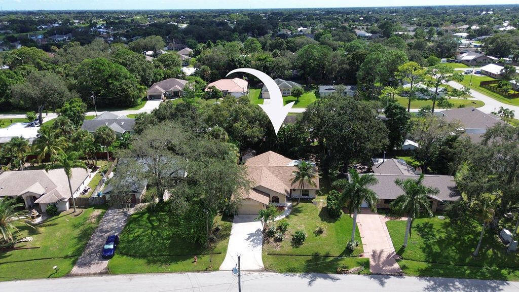 Active With Contract: $319,000 (3 beds, 2 baths, 1774 Square Feet)