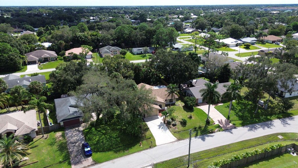 Active With Contract: $319,000 (3 beds, 2 baths, 1774 Square Feet)