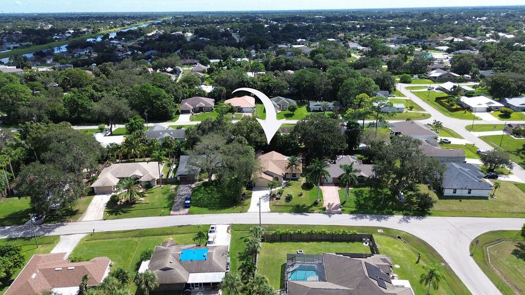 Active With Contract: $319,000 (3 beds, 2 baths, 1774 Square Feet)