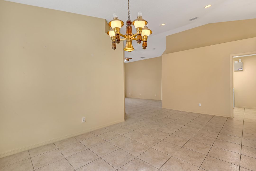 合同活跃: $345,000 (3 贝兹, 2 浴室, 1537 平方英尺)