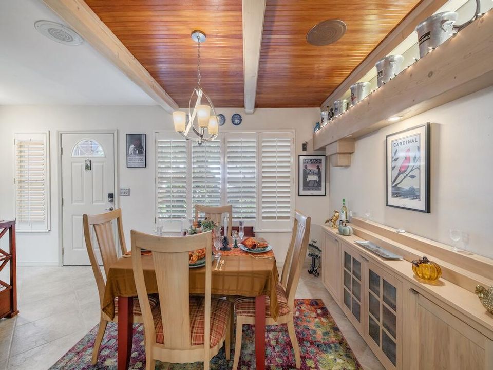 待售: $399,000 (2 贝兹, 2 浴室, 1665 平方英尺)