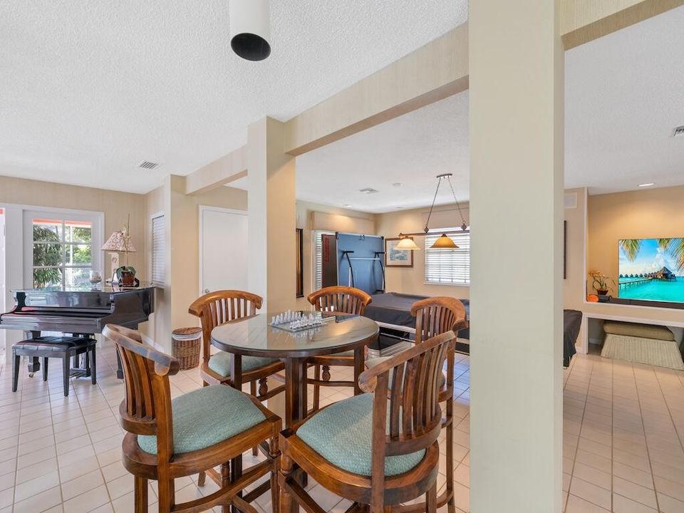 待售: $399,000 (2 贝兹, 2 浴室, 1665 平方英尺)