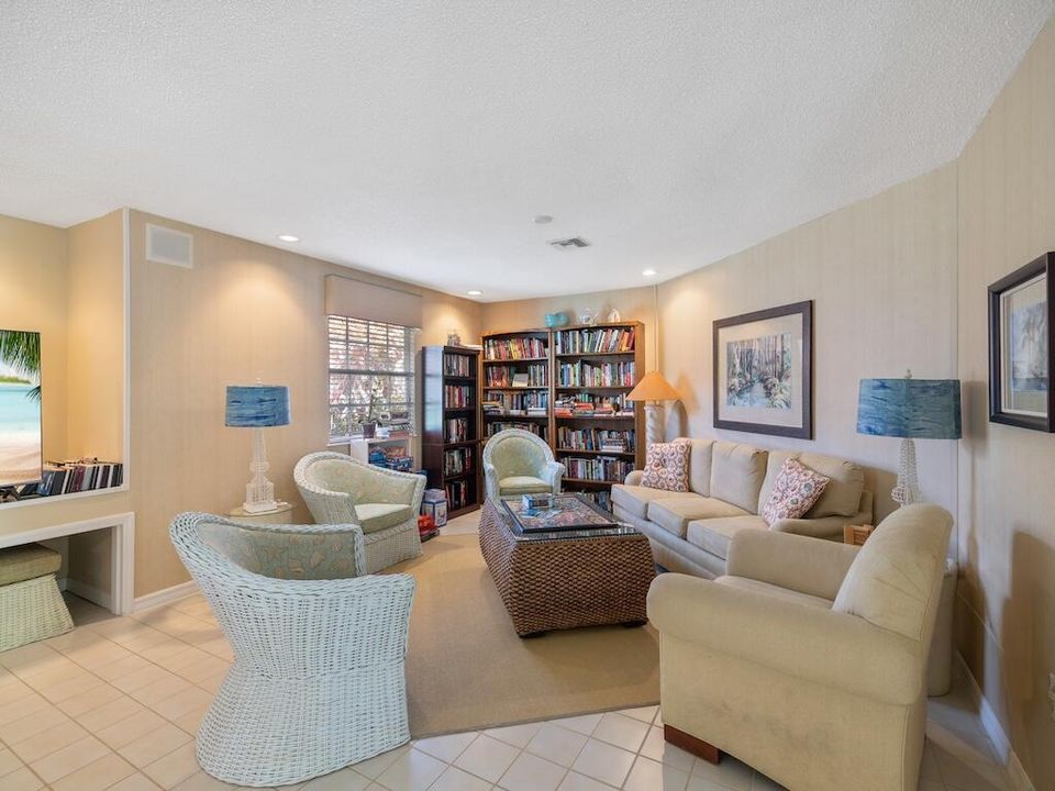 待售: $399,000 (2 贝兹, 2 浴室, 1665 平方英尺)