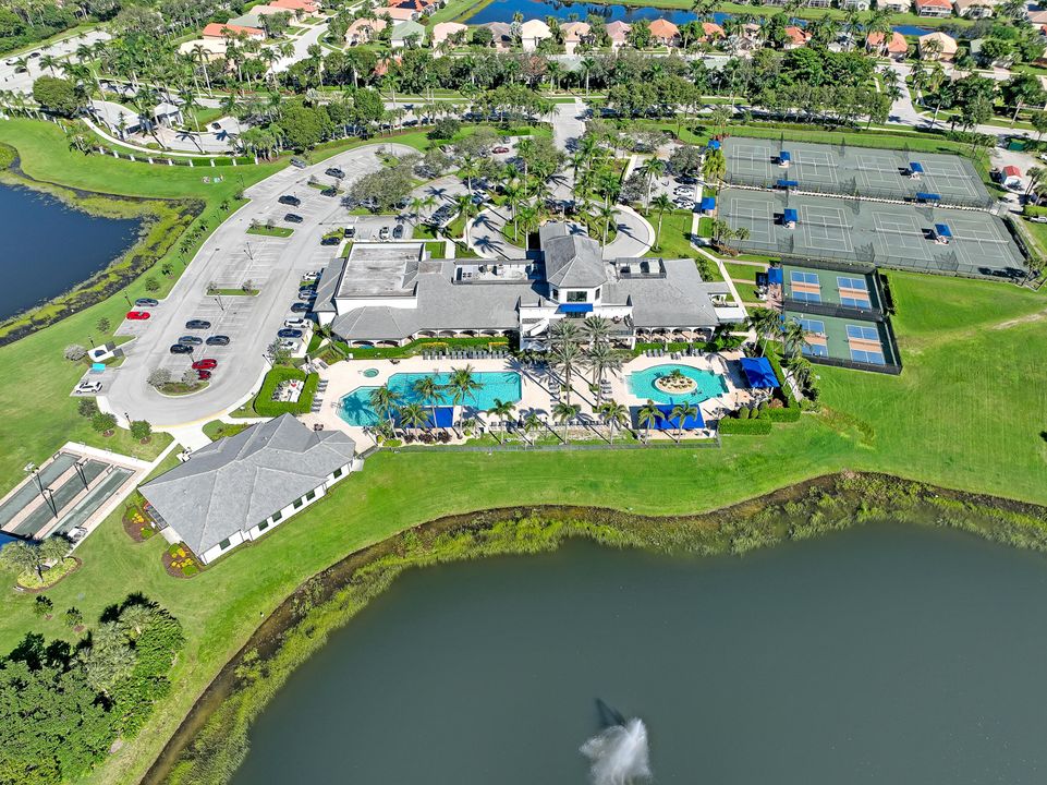 合同活跃: $345,000 (3 贝兹, 2 浴室, 1537 平方英尺)