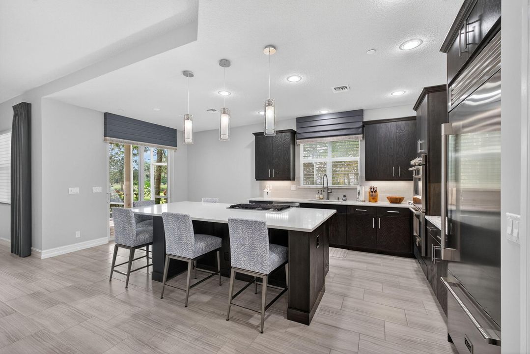 待售: $987,500 (2 贝兹, 2 浴室, 2124 平方英尺)